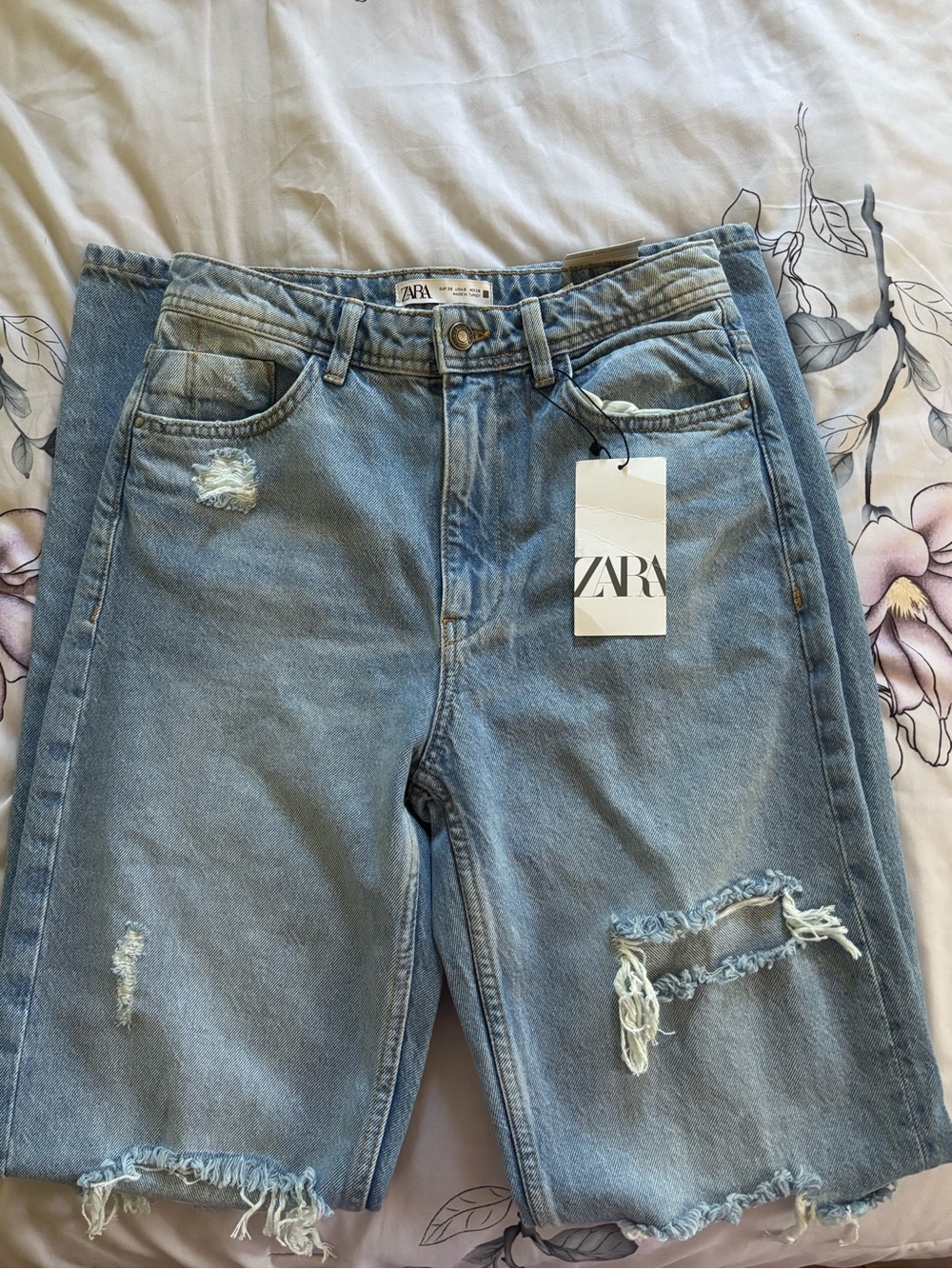 Light Blue Distressed Women’s straight Jeans Zara